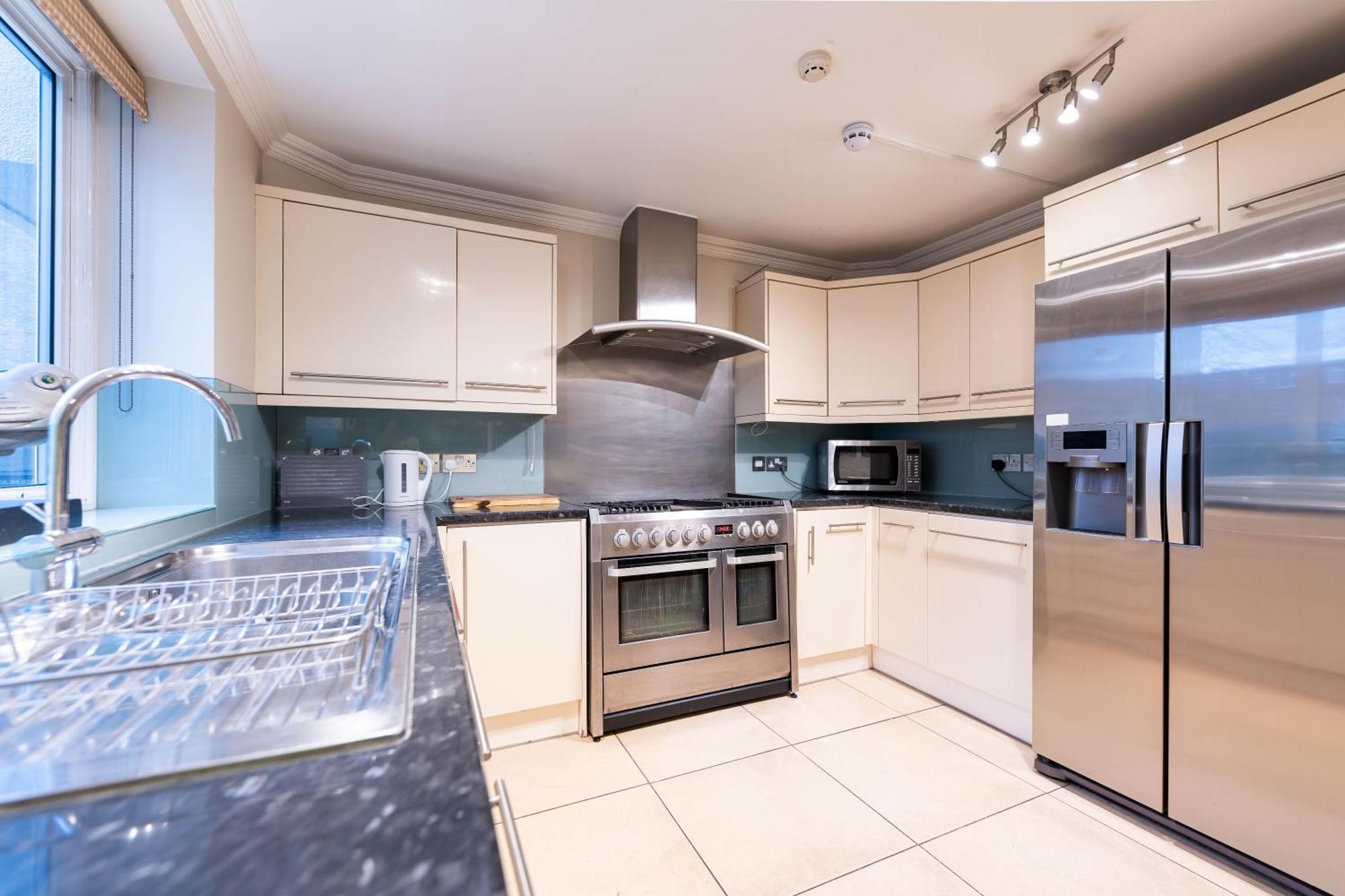 Luxury 6 Bedroom House In Southwick Street London Eksteriør billede